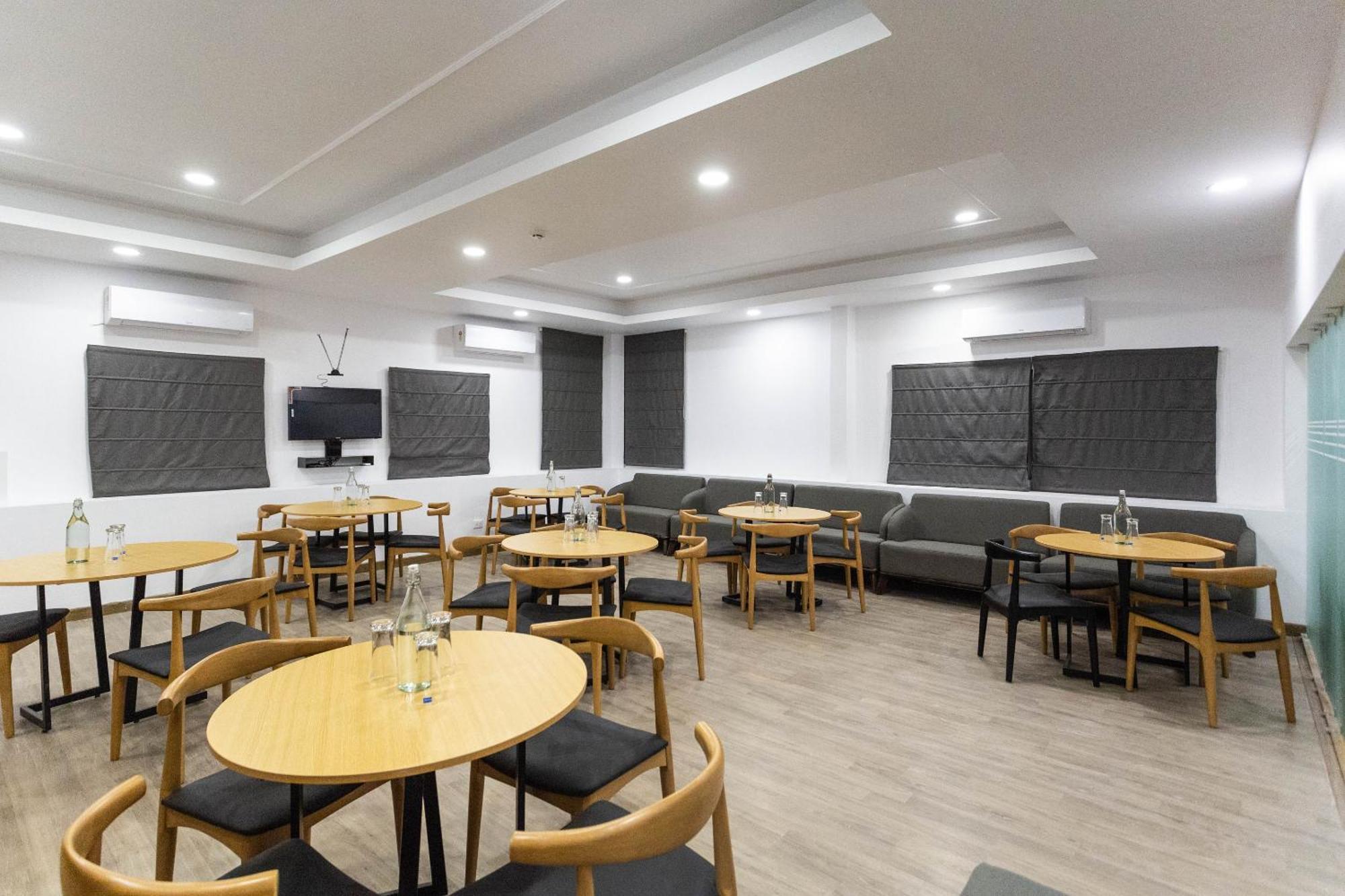 Super Townhouse Habitat New Town Rooms & Party Spaces コルカタ エクステリア 写真